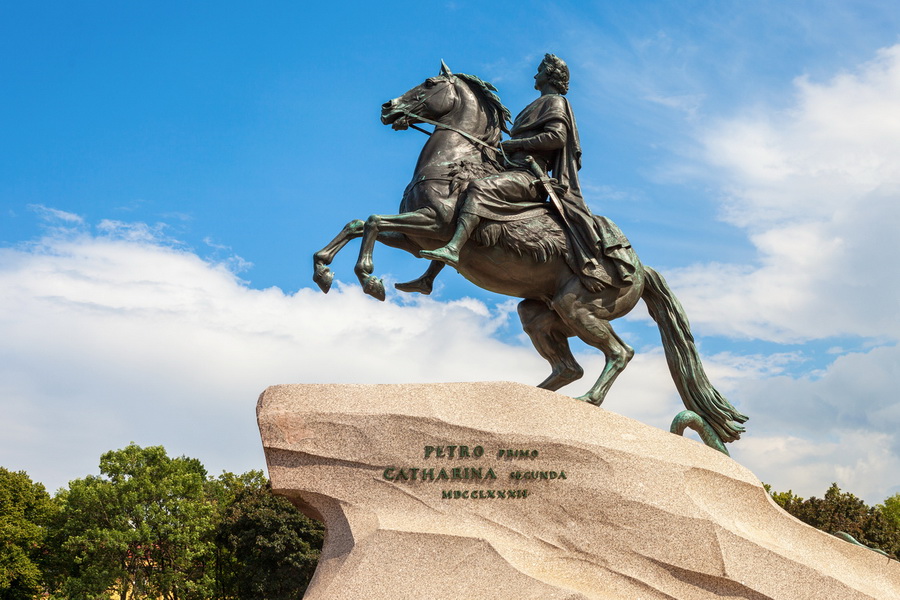 Exploring the Iconic Symbolism of “The Bronze Horseman” Sculpture in Russia